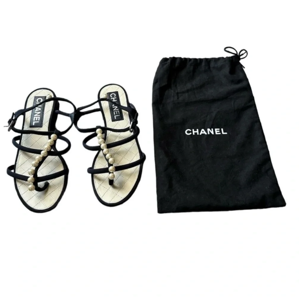Chanel Black Leather Flat sandals Size 36.5